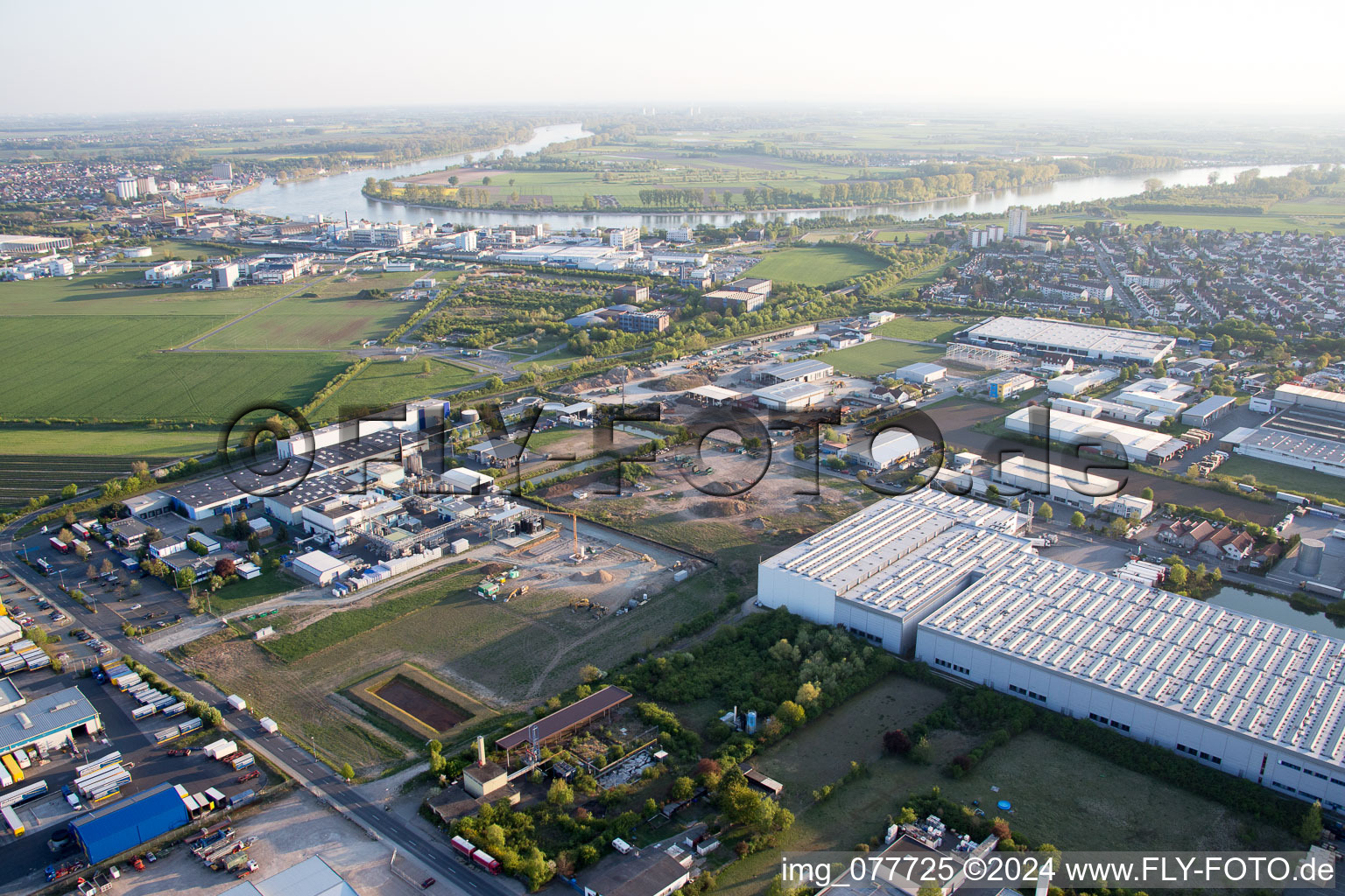 Zone industrielle et commerciale NON chez Grieshaber Logistic Group AG à Biebesheim am Rhein dans le département Hesse, Allemagne hors des airs