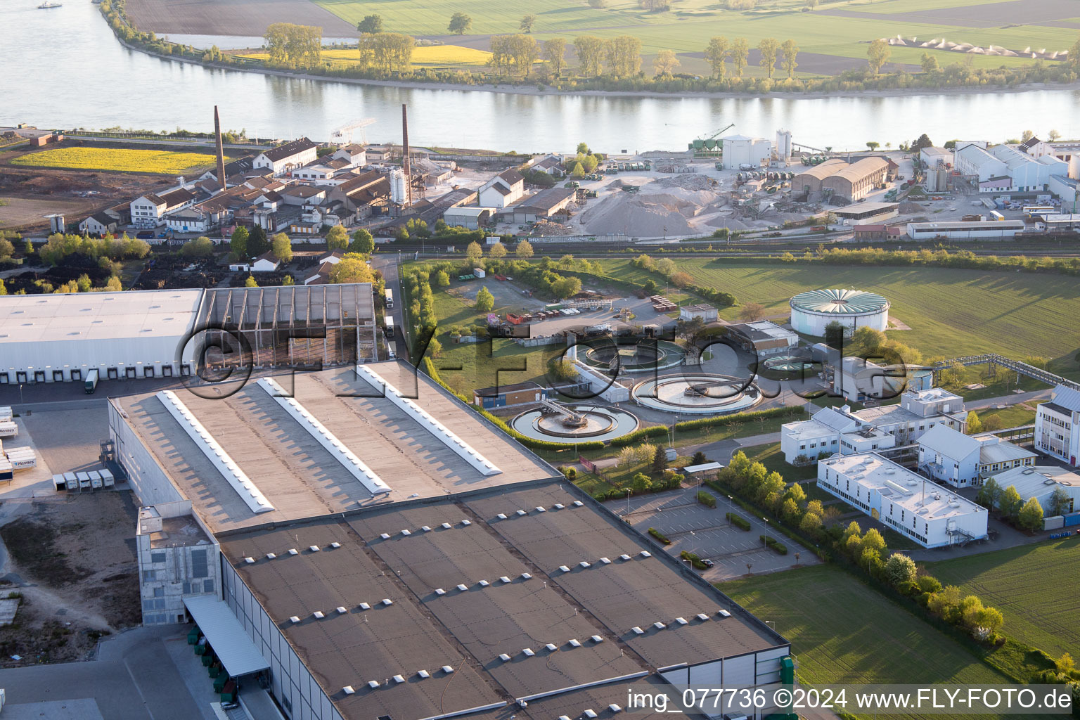 Gernsheim dans le département Hesse, Allemagne vue d'en haut