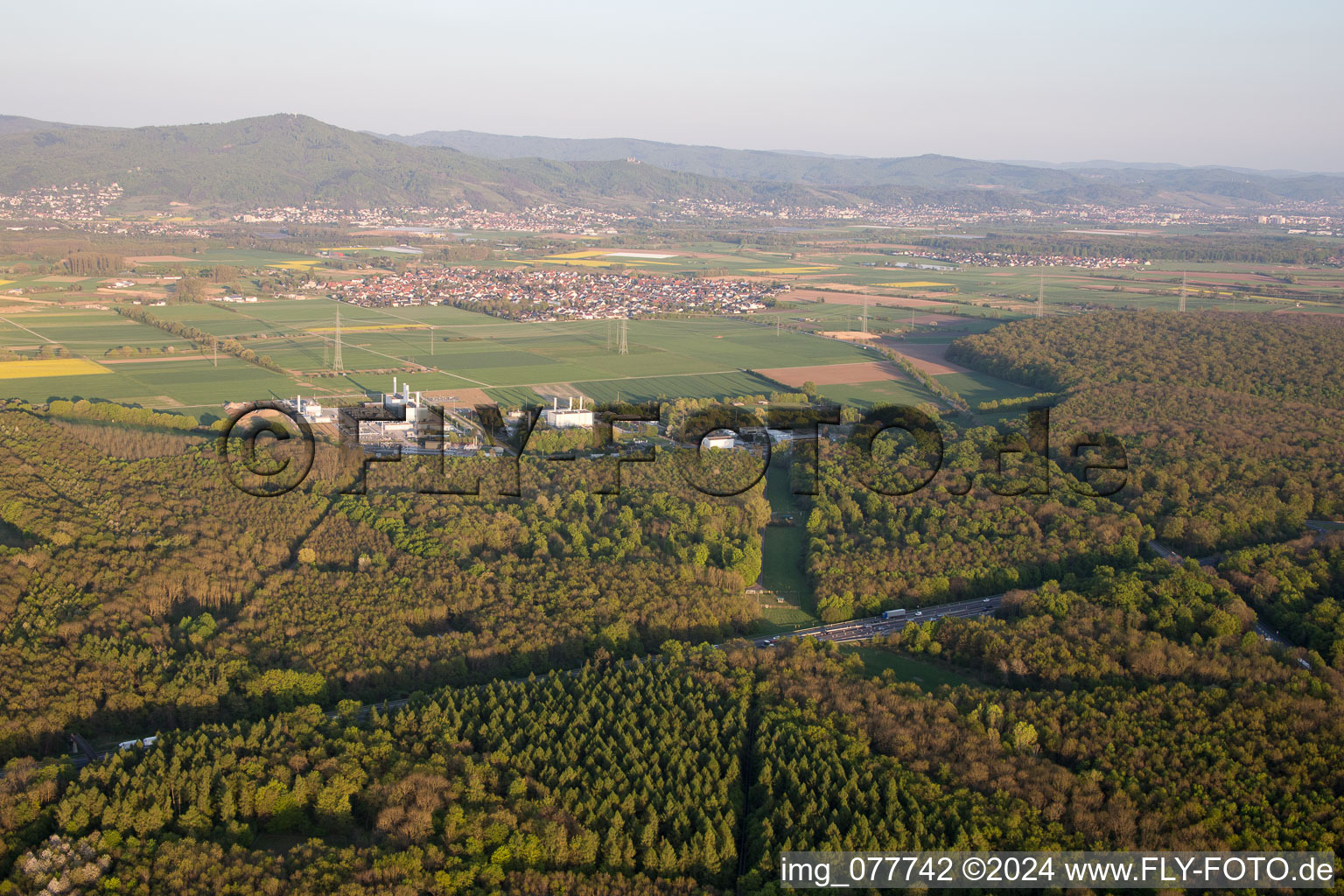 Vue aérienne de Open Grid Europe GmbH à Alsbach-Hähnlein dans le département Hesse, Allemagne