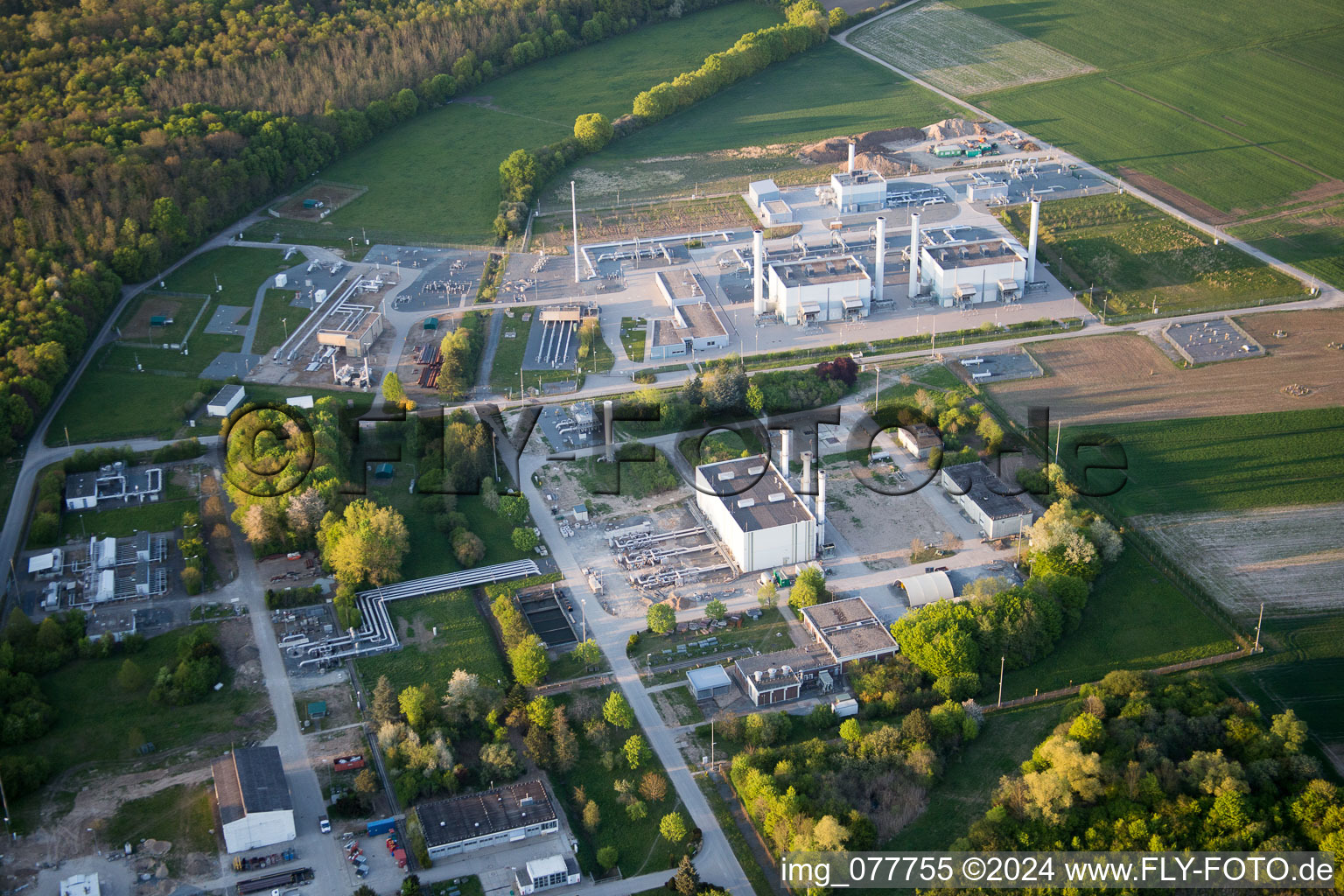 Vue aérienne de Stade de compression et station de pompage pour le gaz naturel Open Grid Europe GmbH dans le quartier Hähnlein d'Alsbach-Hähnlein à le quartier Allmendfeld in Gernsheim dans le département Hesse, Allemagne