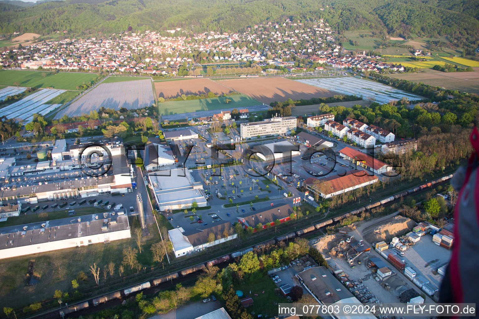 Alsbach-Hänlein, zone industrielle de Sandwiese à Alsbach-Hähnlein dans le département Hesse, Allemagne du point de vue du drone