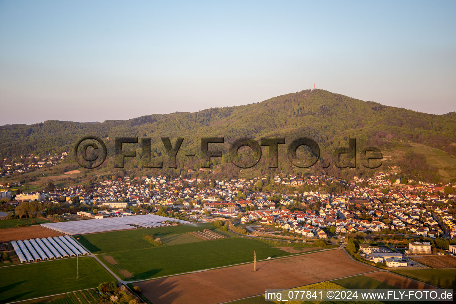 Zwingenberg dans le département Hesse, Allemagne depuis l'avion