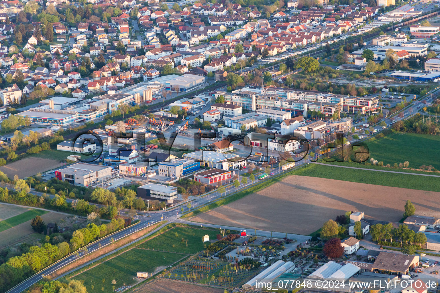 Vue aérienne de Zone commerciale et implantation d'entreprises sur le Bensheimer Ring à le quartier Auerbach in Bensheim dans le département Hesse, Allemagne