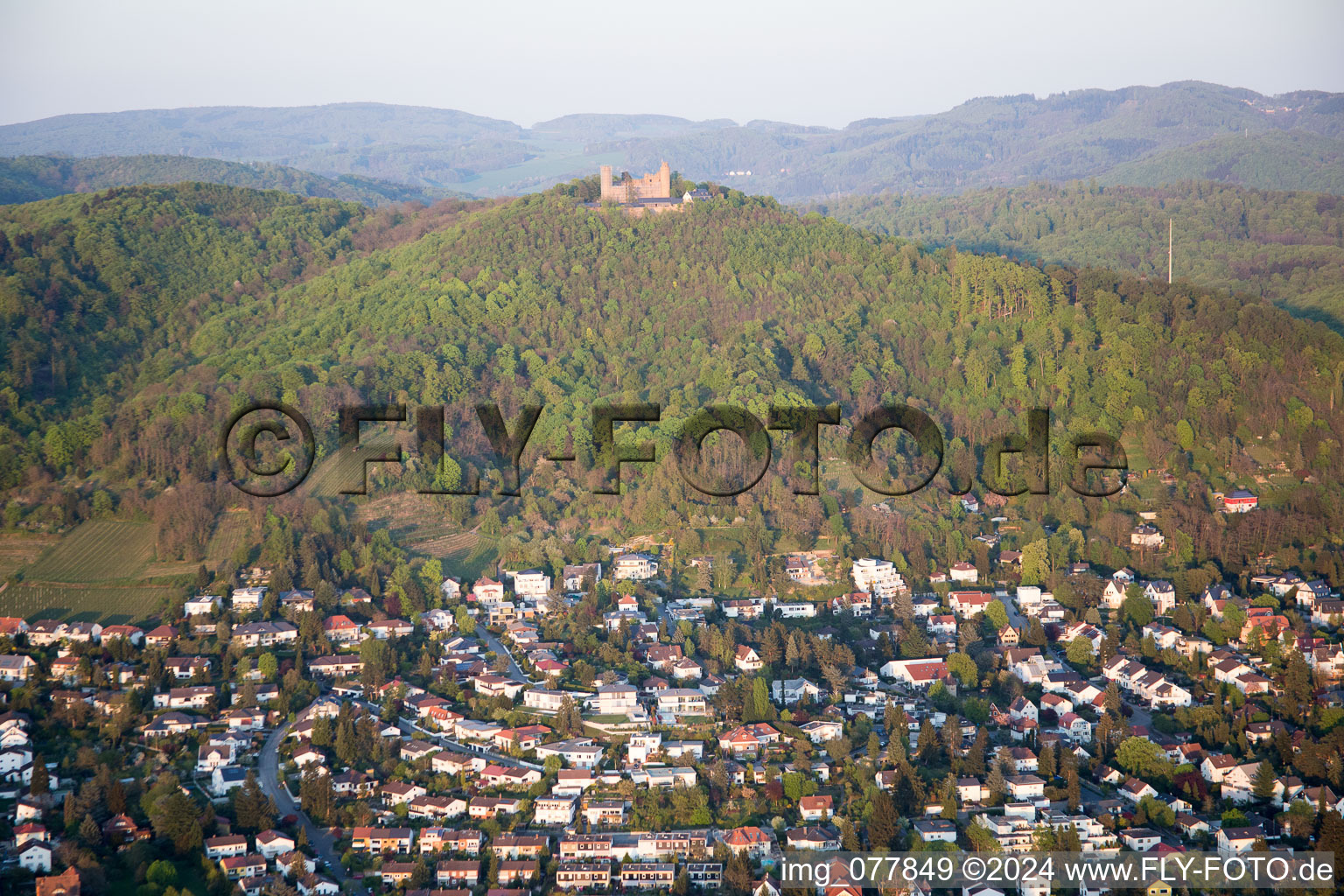 Vue aérienne de Vue des rues et des maisons des quartiers résidentiels à le quartier Auerbach in Bensheim dans le département Hesse, Allemagne