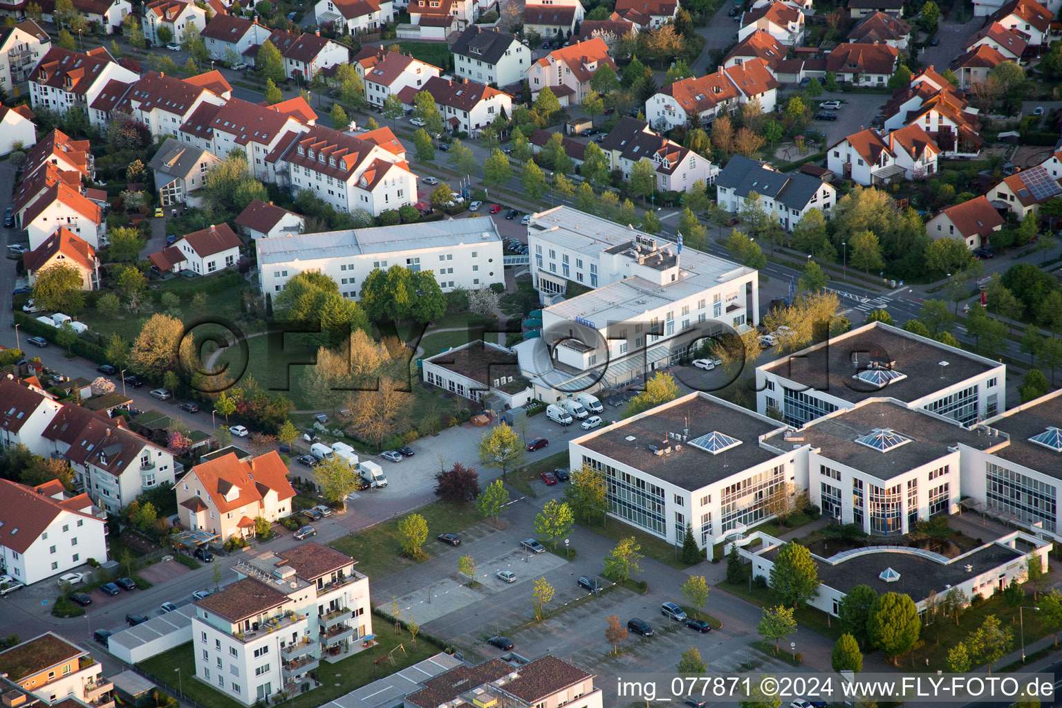 Zone commerciale et implantation d'entreprises Track&Trace Academy et Europa Hotel dans le quartier d'Auerbach à Bensheim dans le département Hesse, Allemagne hors des airs