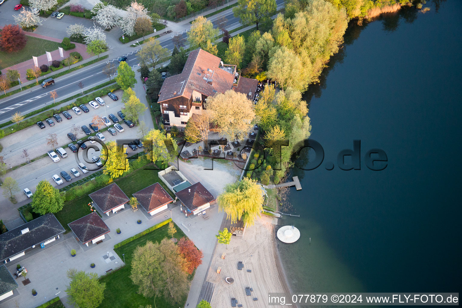 Photographie aérienne de Zones riveraines sur la plage de sable de la piscine extérieure Badesee Bensheim à Bensheim dans le département Hesse, Allemagne