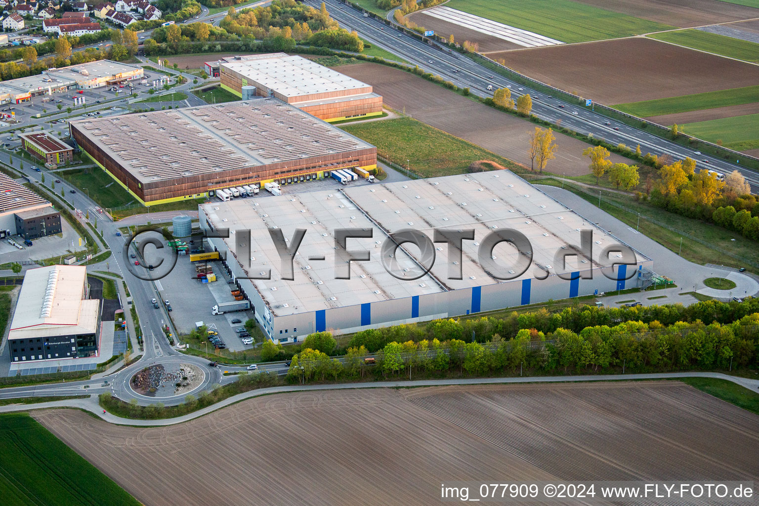 Vue aérienne de Entrepôts et bâtiments d'expédition de marchandises de Bonano GmbH à Lorsch dans le département Hesse, Allemagne