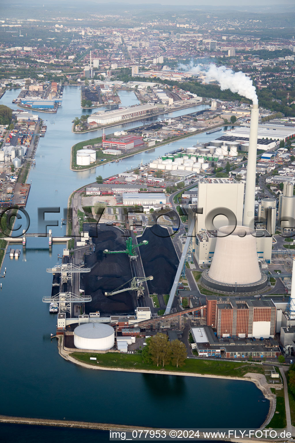 Photographie aérienne de ENBW à le quartier Rheinhafen in Karlsruhe dans le département Bade-Wurtemberg, Allemagne