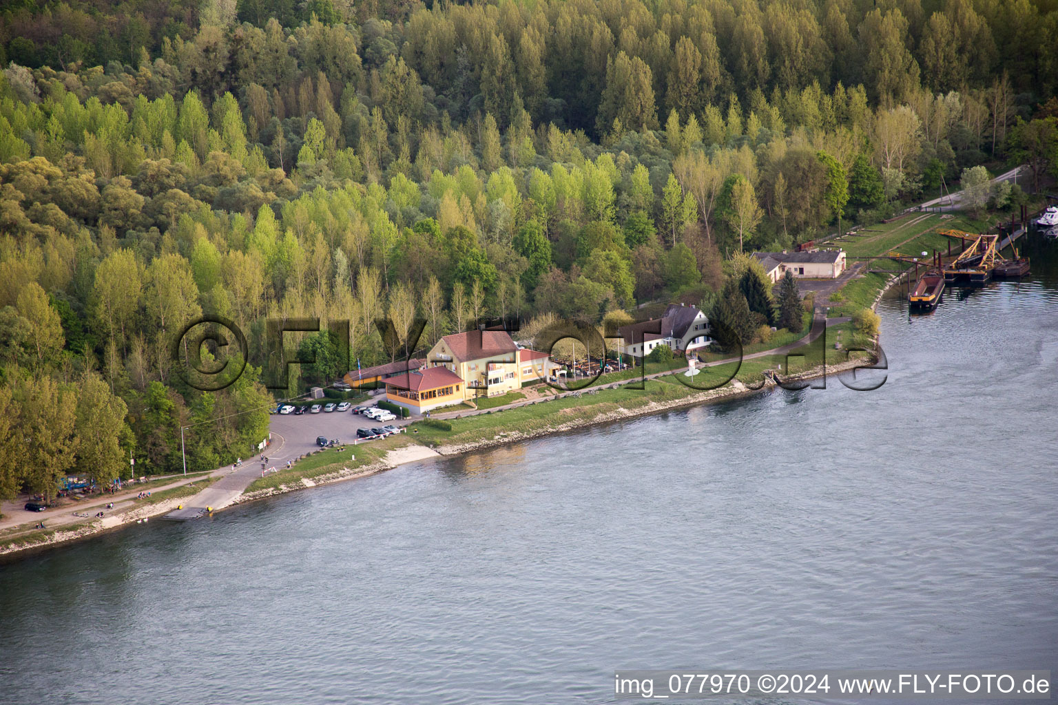 Vue aérienne de Ancienne douane sur l'Auer Altrhein à Au am Rhein dans le département Bade-Wurtemberg, Allemagne