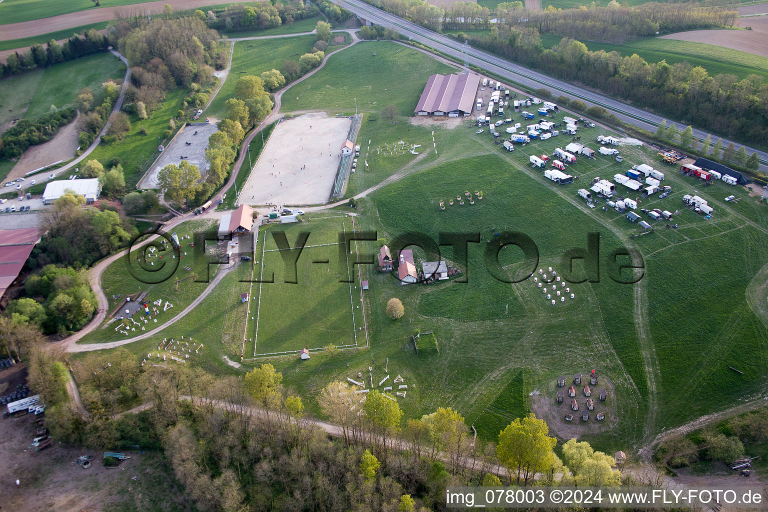 Neewiller-près-Lauterbourg dans le département Bas Rhin, France vue du ciel