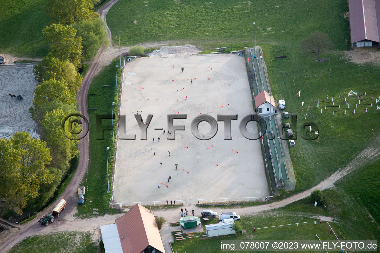 Image drone de Neewiller-près-Lauterbourg dans le département Bas Rhin, France