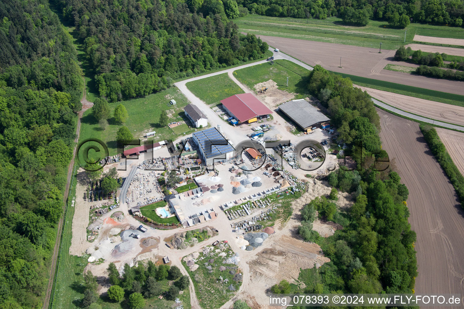 Aménagement paysager et jardin du Palatinum à Hagenbach dans le département Rhénanie-Palatinat, Allemagne du point de vue du drone