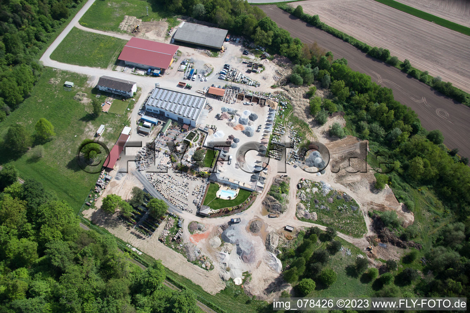 Aménagement paysager et jardin du Palatinum à Hagenbach dans le département Rhénanie-Palatinat, Allemagne d'un drone