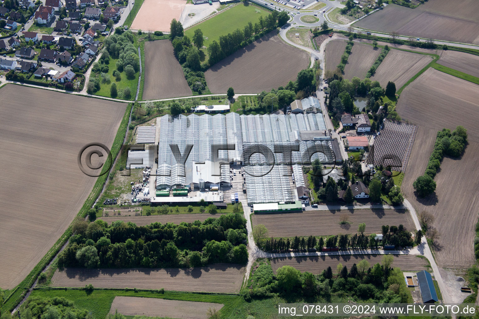 Hagenbach dans le département Rhénanie-Palatinat, Allemagne du point de vue du drone