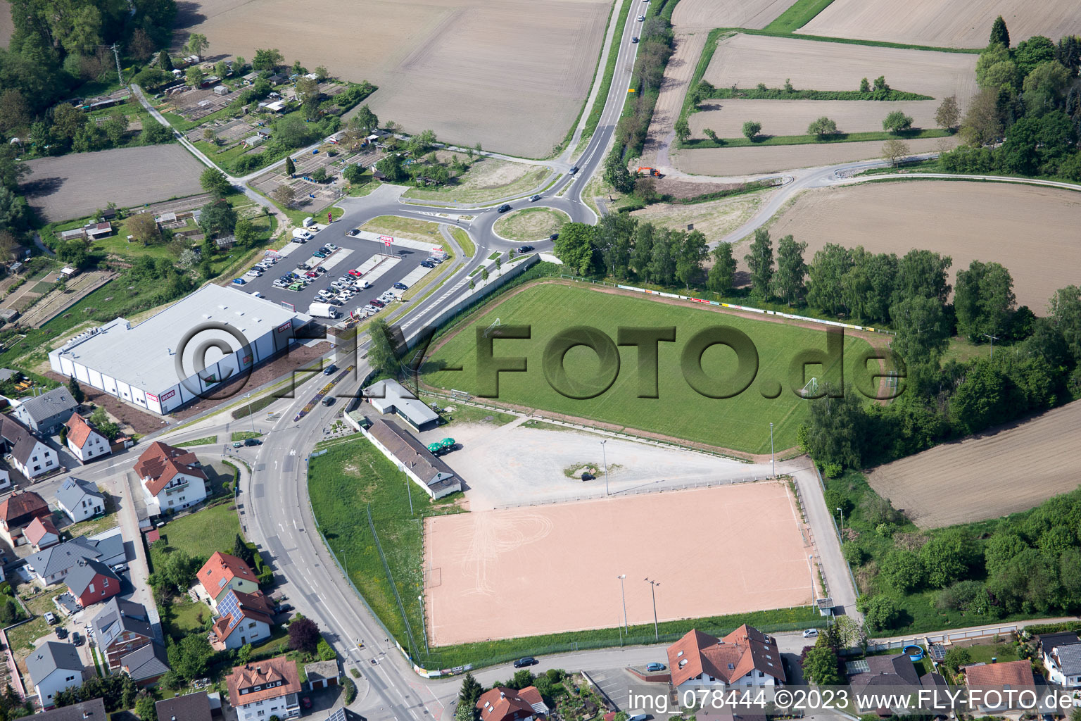 Hagenbach dans le département Rhénanie-Palatinat, Allemagne vue du ciel