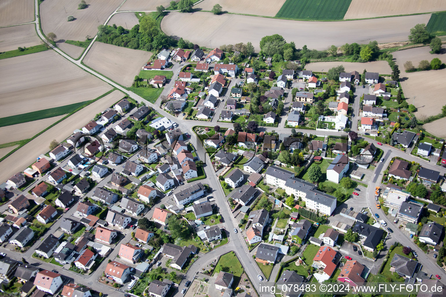 Hagenbach dans le département Rhénanie-Palatinat, Allemagne du point de vue du drone