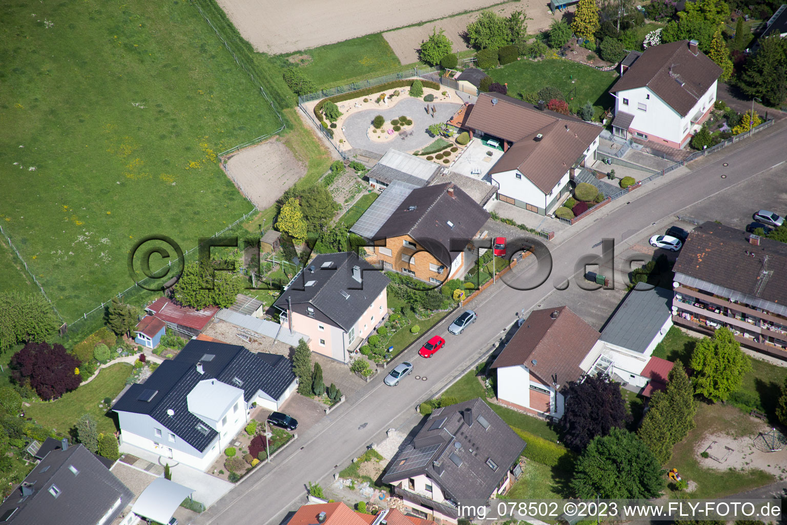 Hagenbach dans le département Rhénanie-Palatinat, Allemagne vu d'un drone