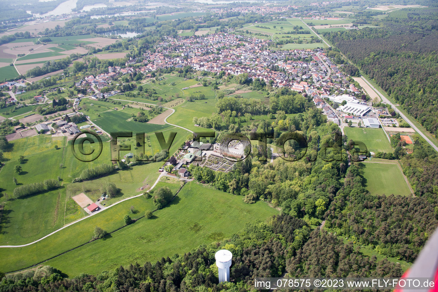 Berg dans le département Rhénanie-Palatinat, Allemagne d'un drone