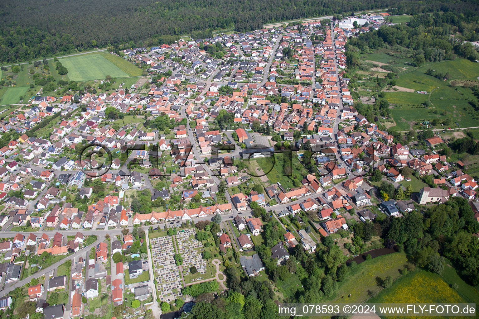 Berg dans le département Rhénanie-Palatinat, Allemagne depuis l'avion