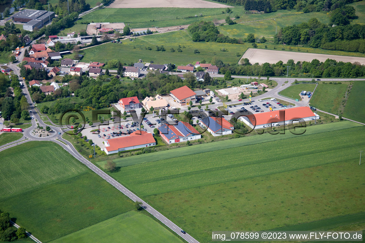 Berg dans le département Rhénanie-Palatinat, Allemagne d'un drone
