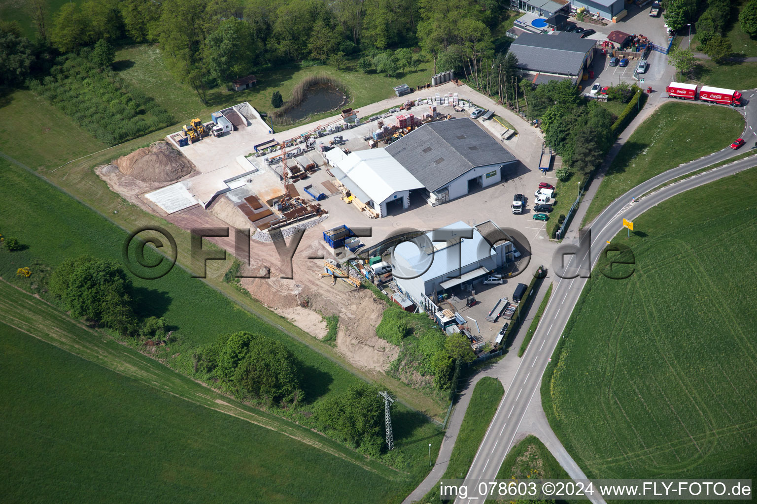 Vue aérienne de Construction métallique du ghetto à le quartier Neulauterburg in Berg dans le département Rhénanie-Palatinat, Allemagne