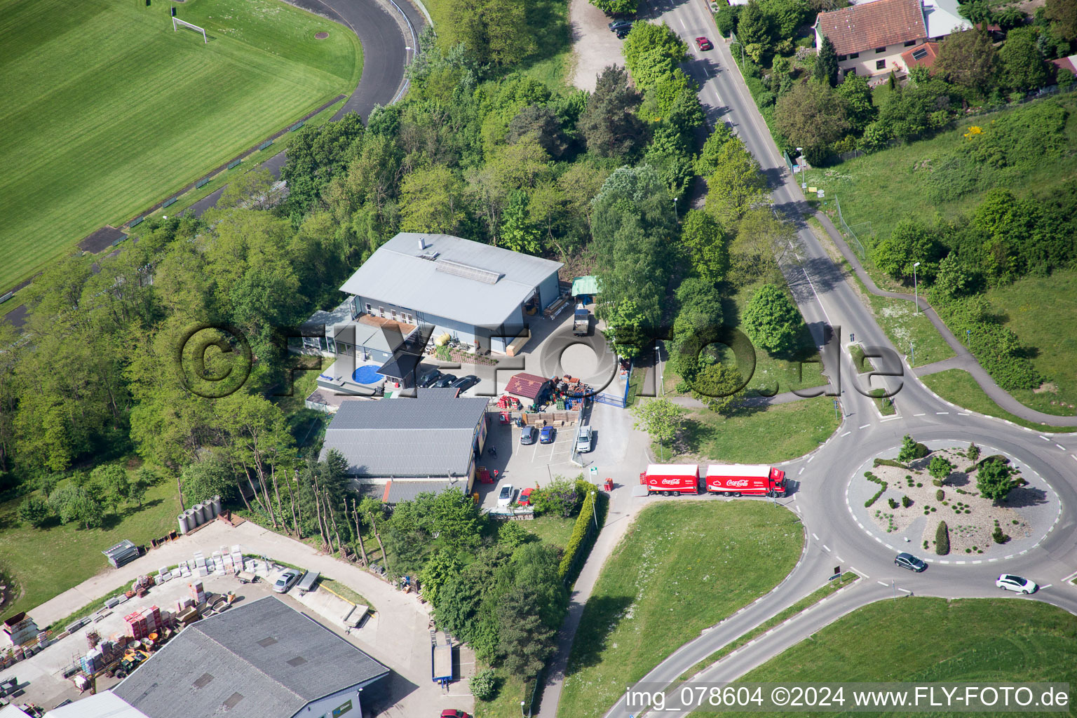 Photographie aérienne de Construction métallique du ghetto à le quartier Neulauterburg in Berg dans le département Rhénanie-Palatinat, Allemagne