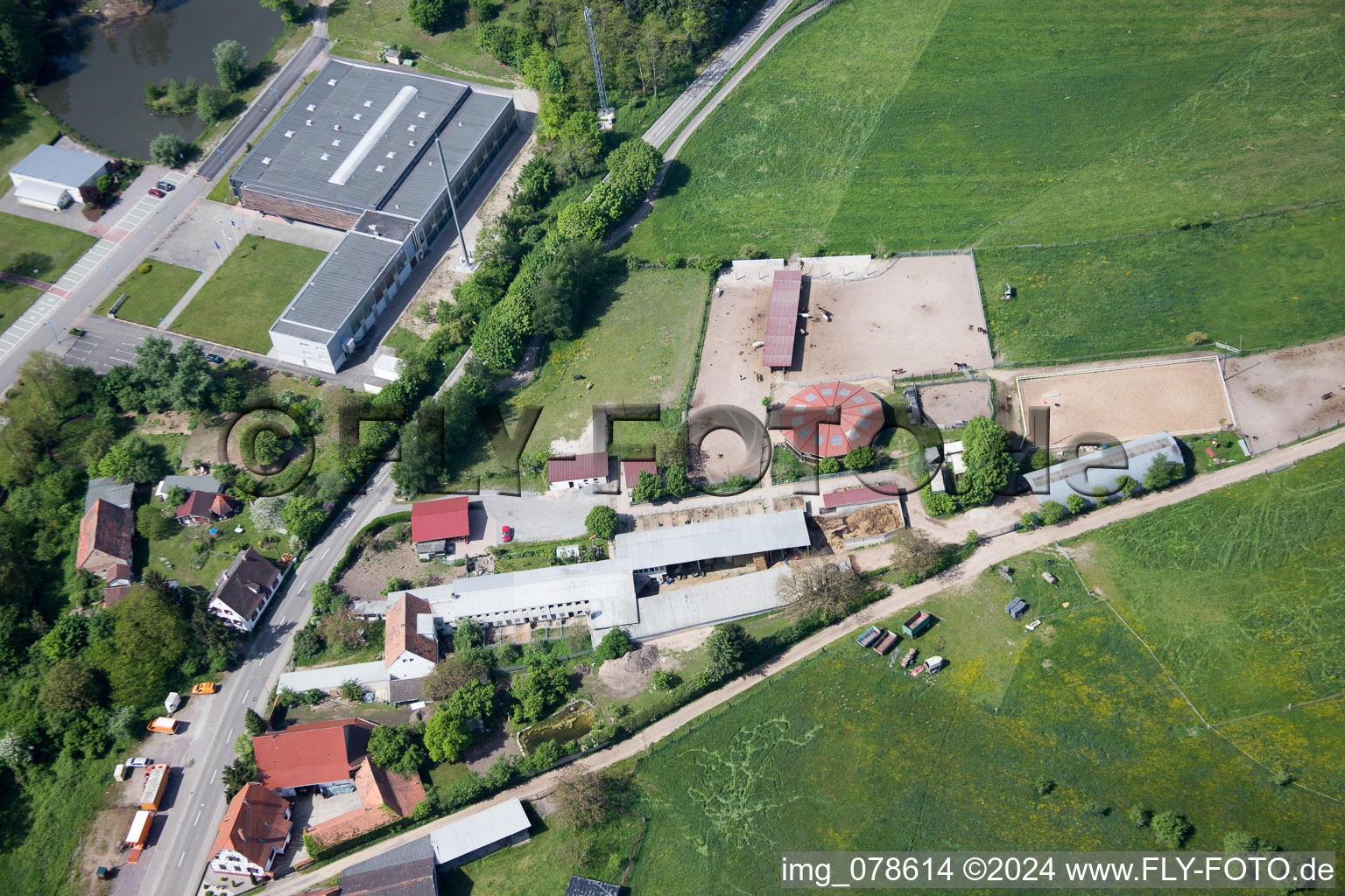 Vue aérienne de Bienwaldranch à le quartier Neulauterburg in Berg dans le département Rhénanie-Palatinat, Allemagne