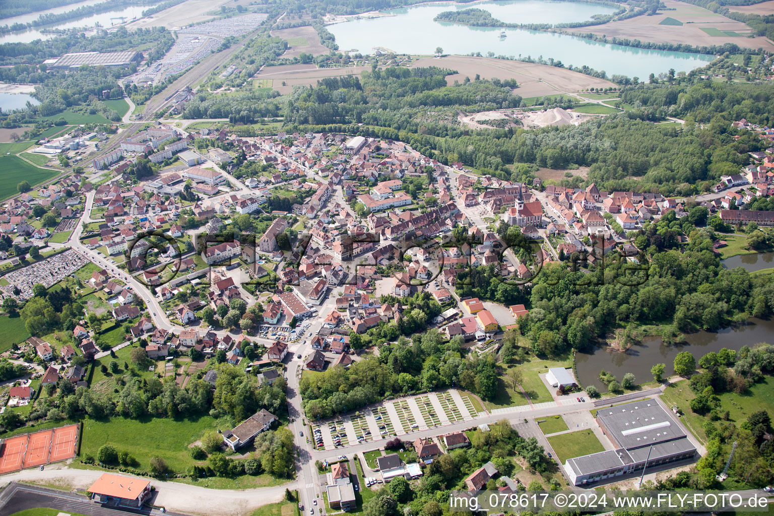 Lauterbourg dans le département Bas Rhin, France d'un drone