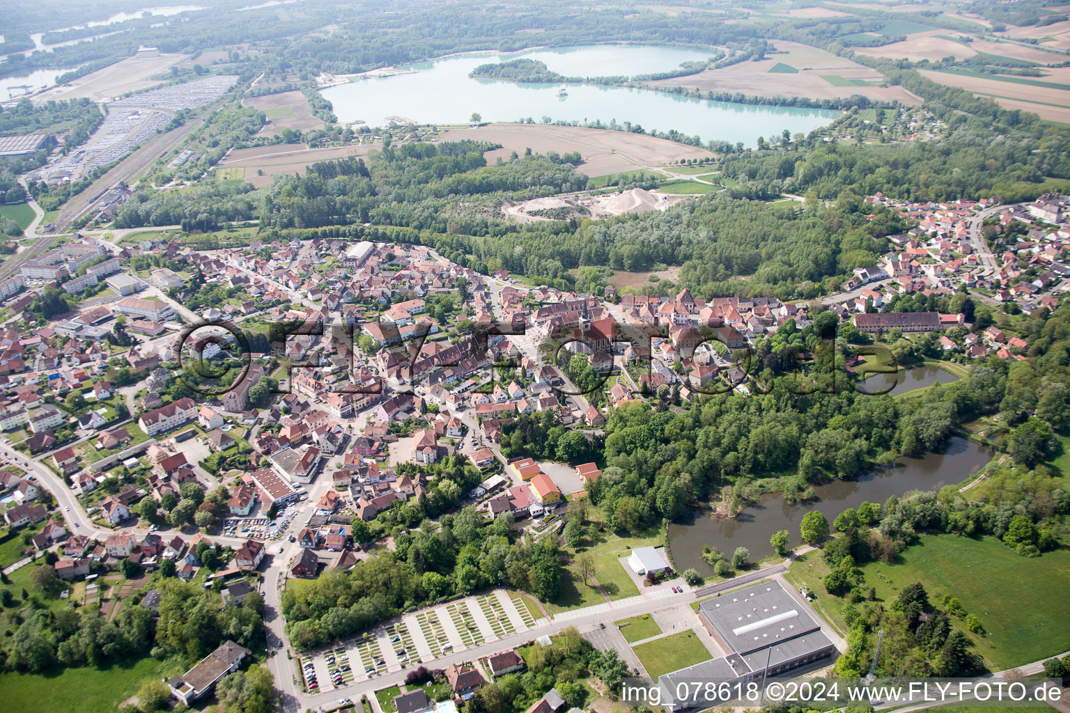 Lauterbourg dans le département Bas Rhin, France vu d'un drone