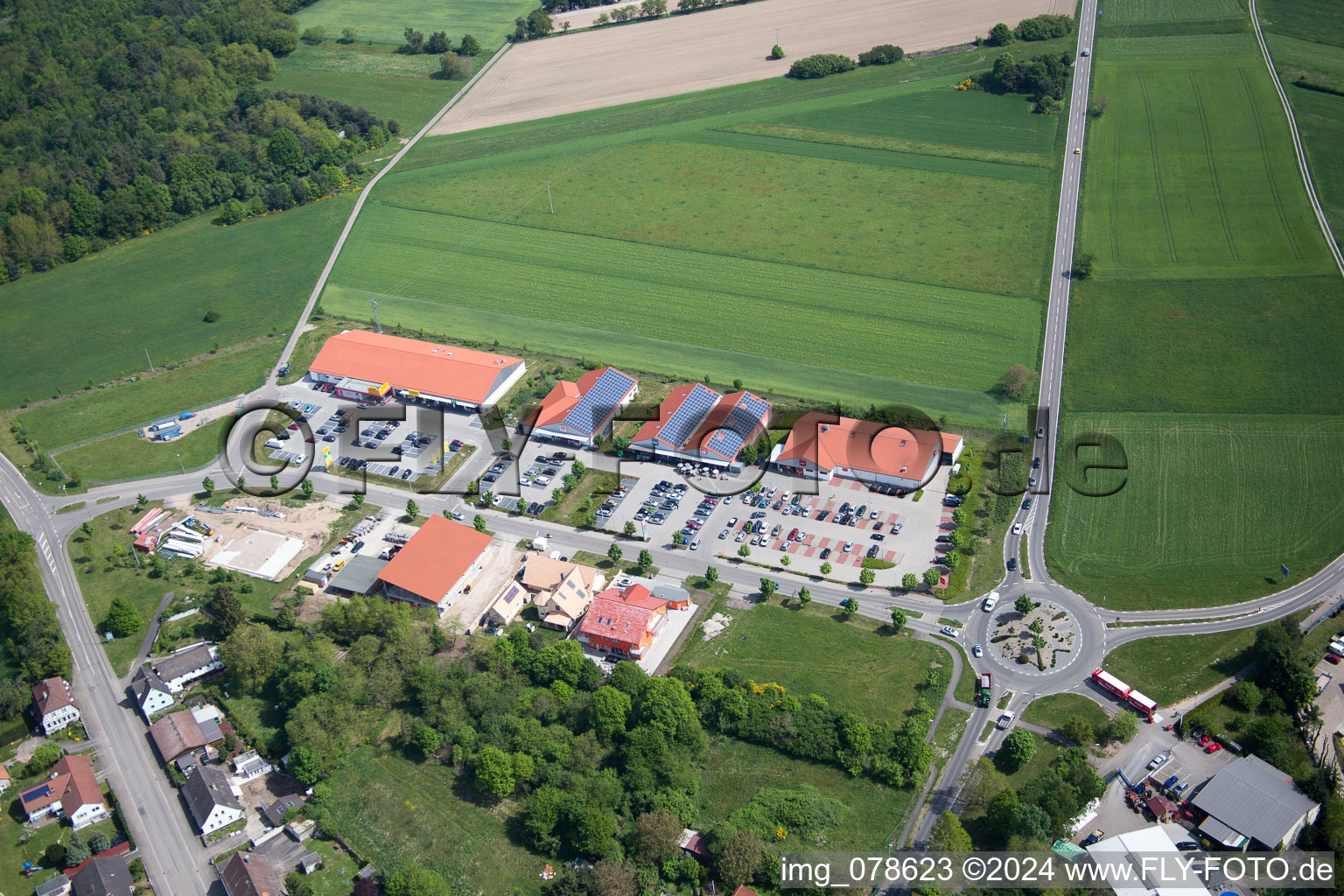 Quartier Neulauterburg in Berg dans le département Rhénanie-Palatinat, Allemagne d'en haut