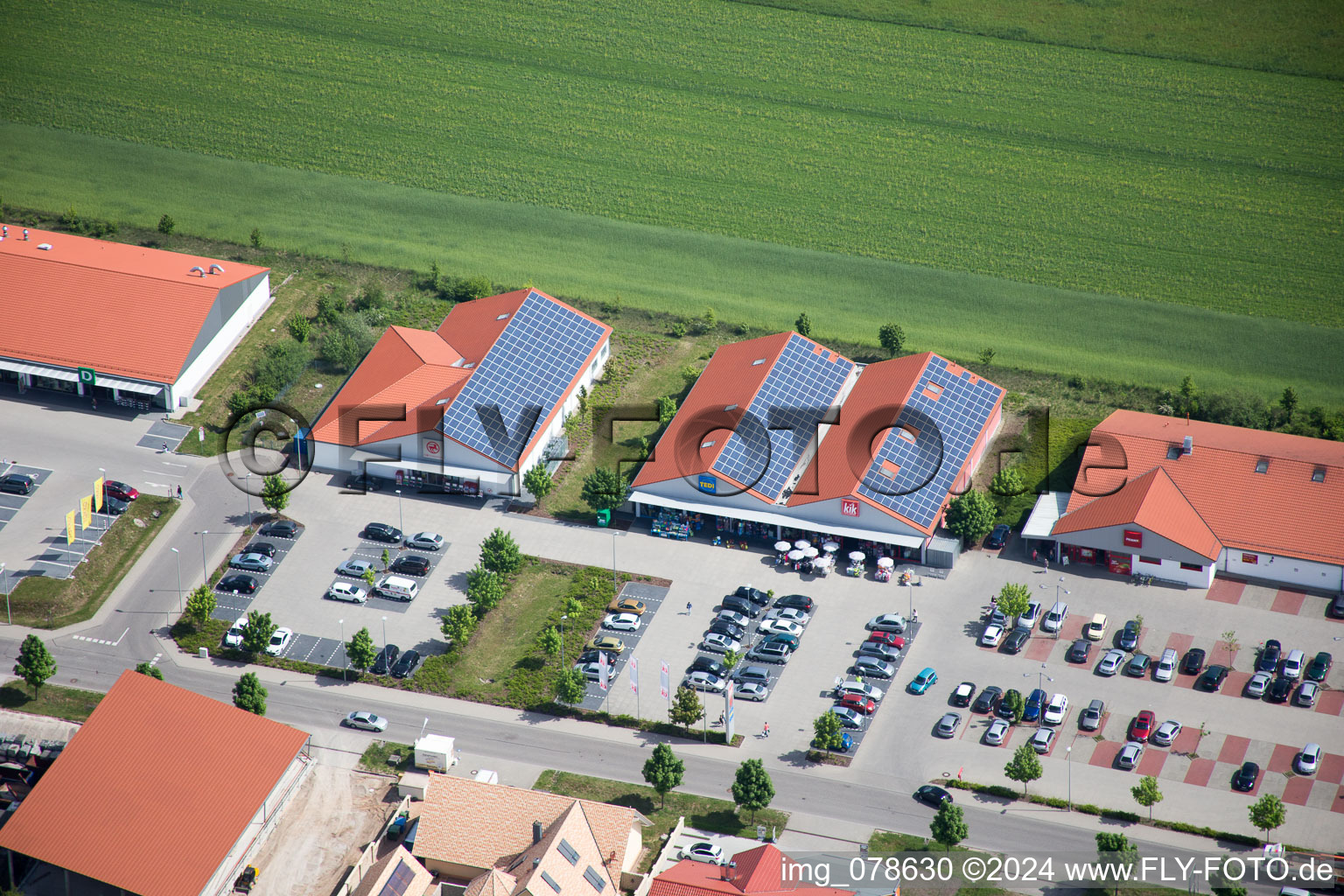 Photographie aérienne de Centres commerciaux à le quartier Neulauterburg in Berg dans le département Rhénanie-Palatinat, Allemagne