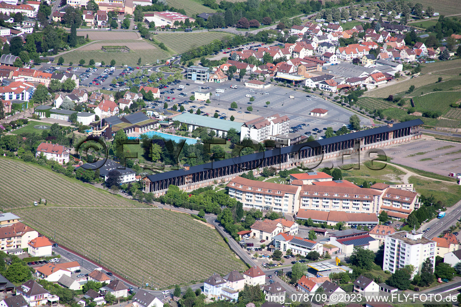 Vue aérienne de Bâtiment de remise des diplômes Saline à Bad Dürkheim dans le département Rhénanie-Palatinat, Allemagne