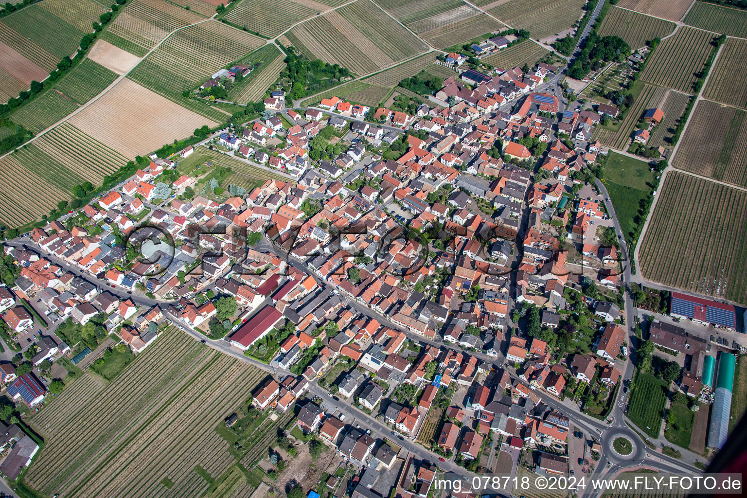 Vue aérienne de Kirchstr. à le quartier Ungstein in Bad Dürkheim dans le département Rhénanie-Palatinat, Allemagne