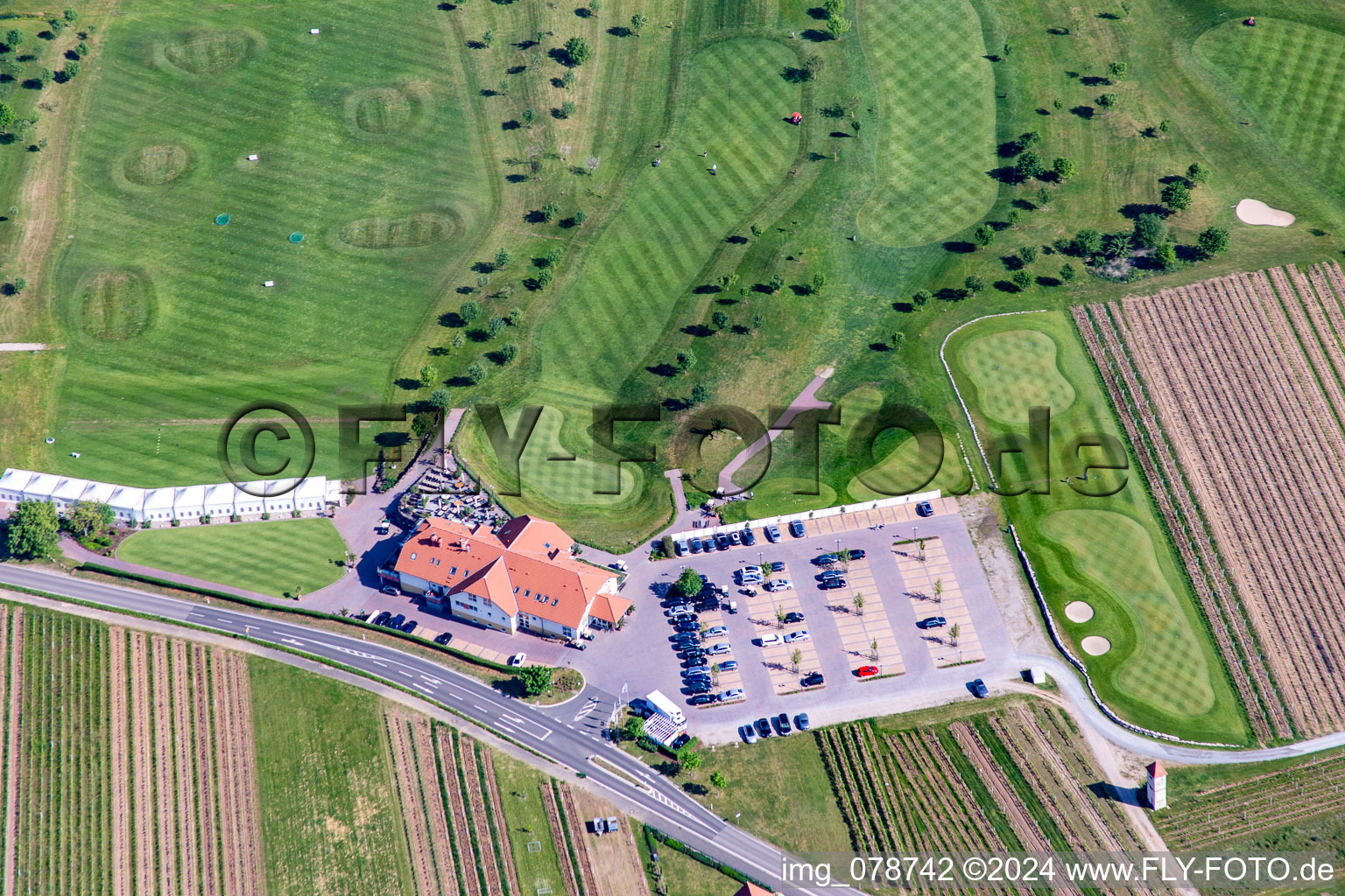 Enregistrement par drone de Terrain de golf à Dackenheim dans le département Rhénanie-Palatinat, Allemagne