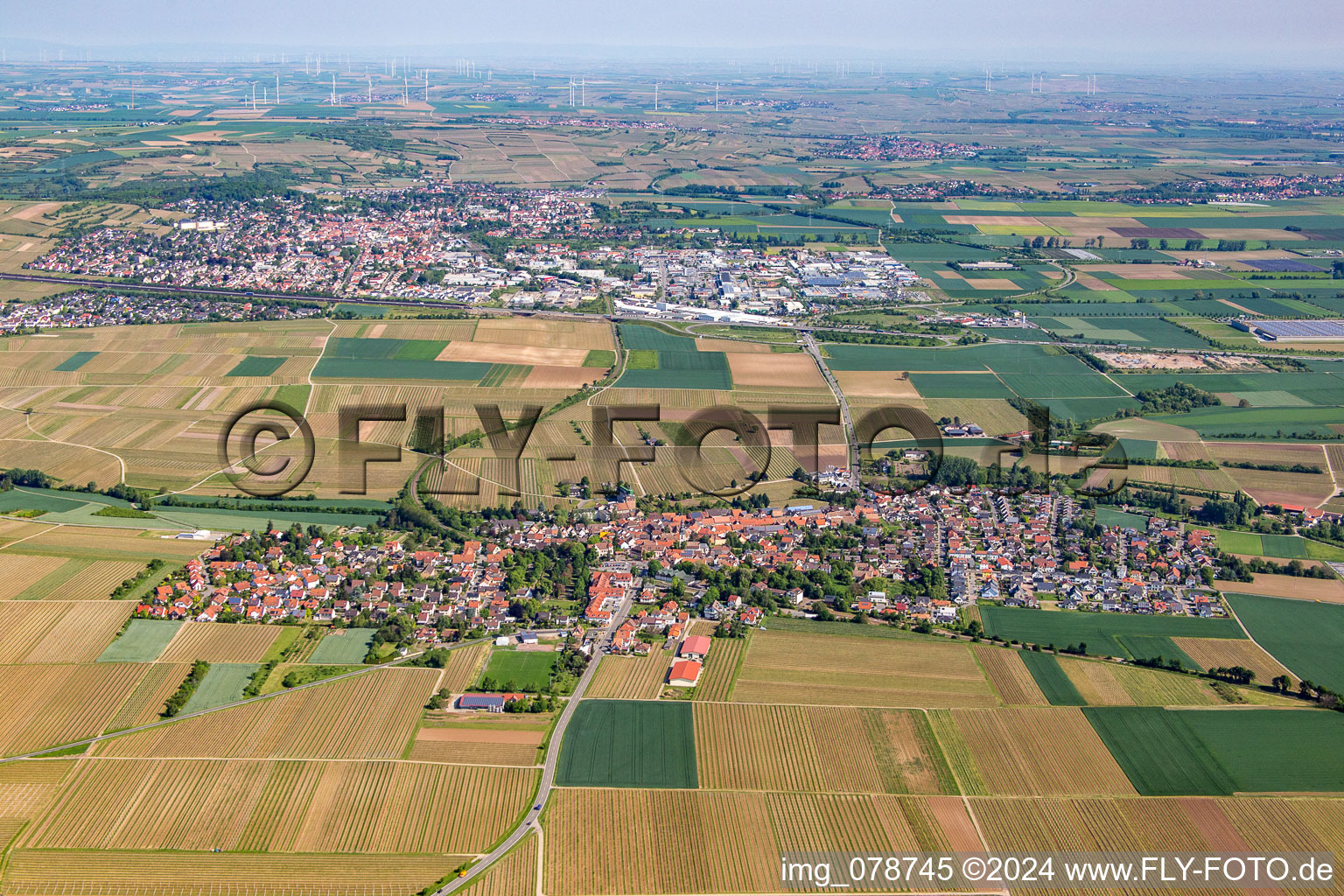 Vue aérienne de Kirchheim an der Weinstraße dans le département Rhénanie-Palatinat, Allemagne