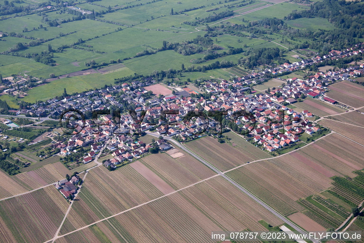 Vue aérienne de Erpolzheim dans le département Rhénanie-Palatinat, Allemagne