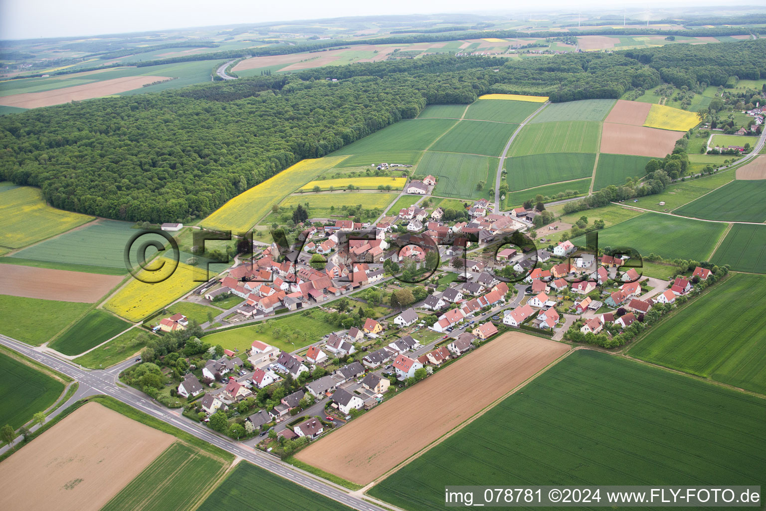 Vue aérienne de Quartier Eckartshausen in Werneck dans le département Bavière, Allemagne