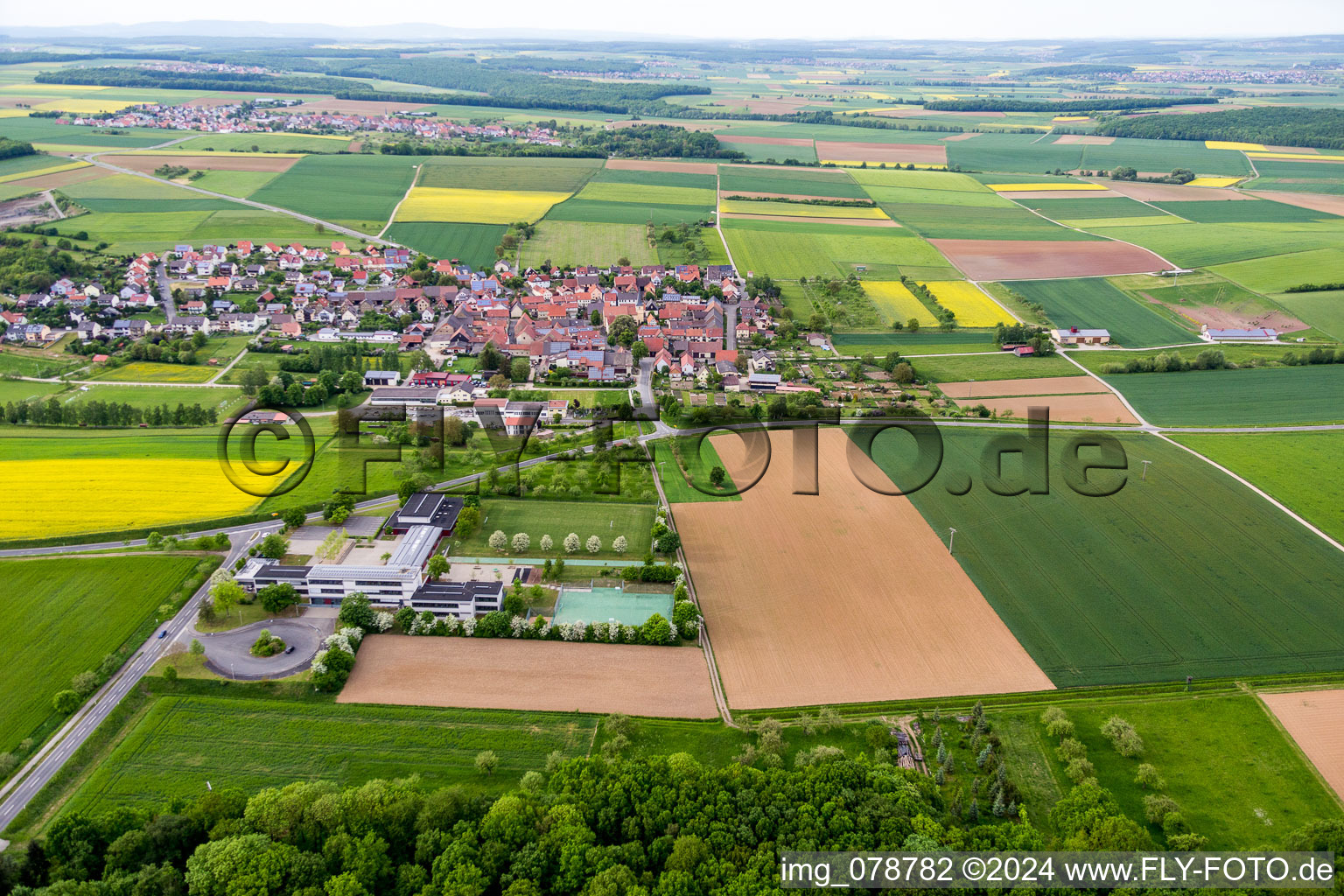 Vue aérienne de Quartier Schleerieth in Werneck dans le département Bavière, Allemagne