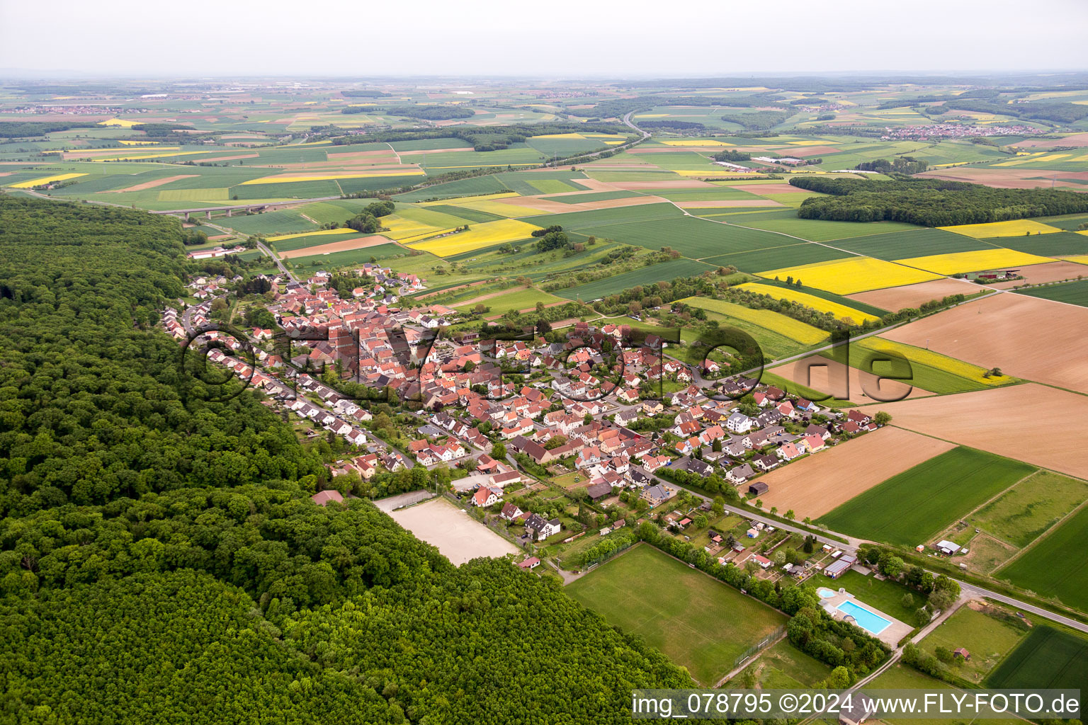 Vue aérienne de Quartier Schraudenbach in Werneck dans le département Bavière, Allemagne