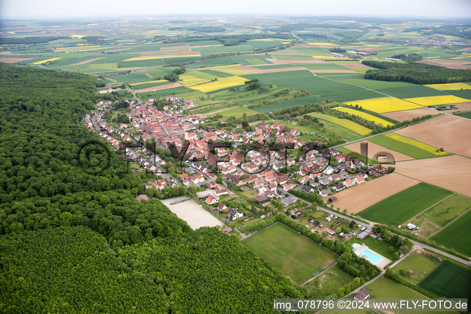 Vue aérienne de Quartier Schraudenbach in Werneck dans le département Bavière, Allemagne