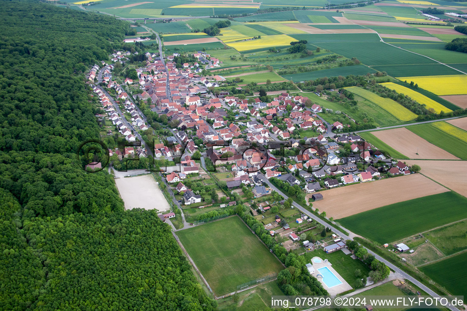 Vue aérienne de Quartier Schraudenbach in Werneck dans le département Bavière, Allemagne