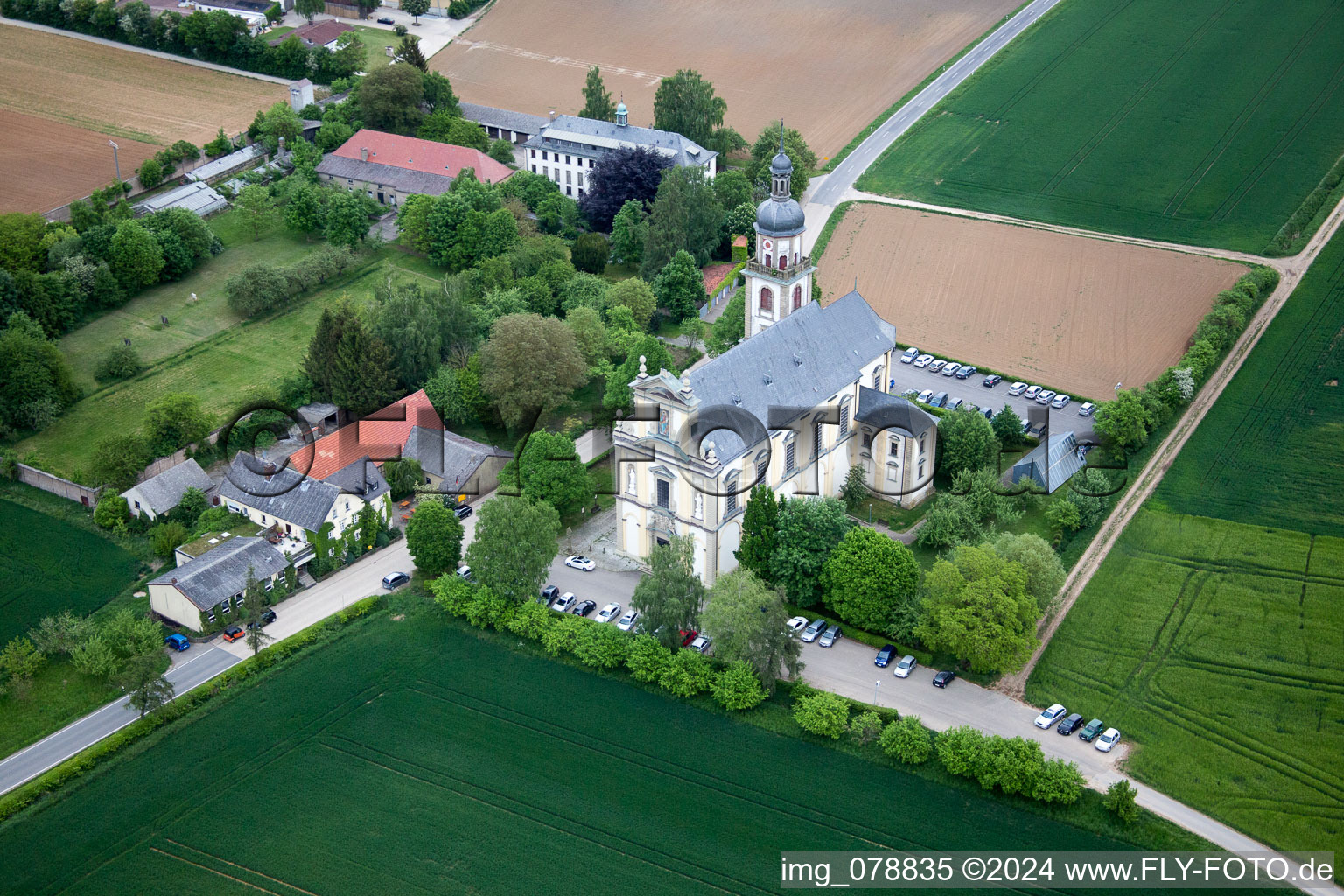 Photographie aérienne de Fährbrück, église de pèlerinage à le quartier Hausen in Hausen bei Würzburg dans le département Bavière, Allemagne