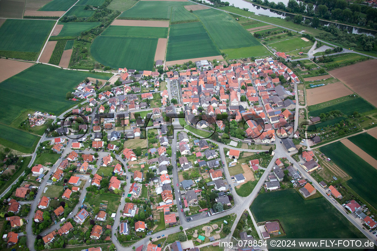 Vue oblique de Quartier Untereisenheim in Eisenheim dans le département Bavière, Allemagne