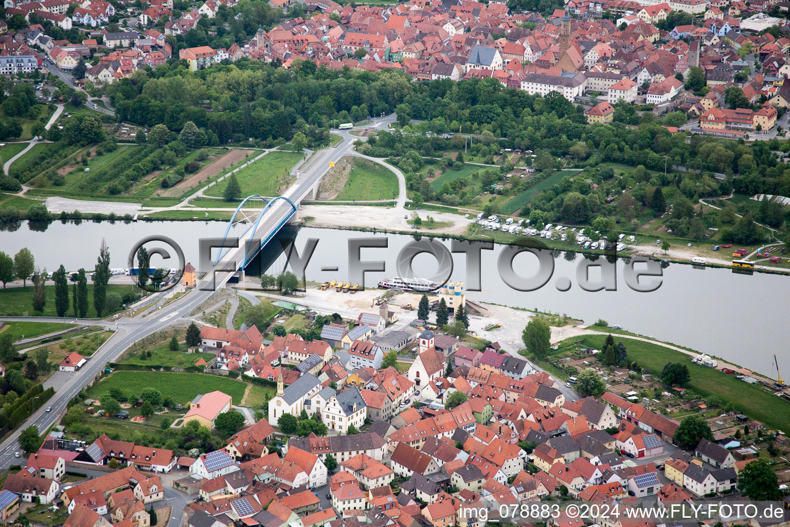 Vue aérienne de Zones riveraines du Main à le quartier Astheim in Volkach dans le département Bavière, Allemagne