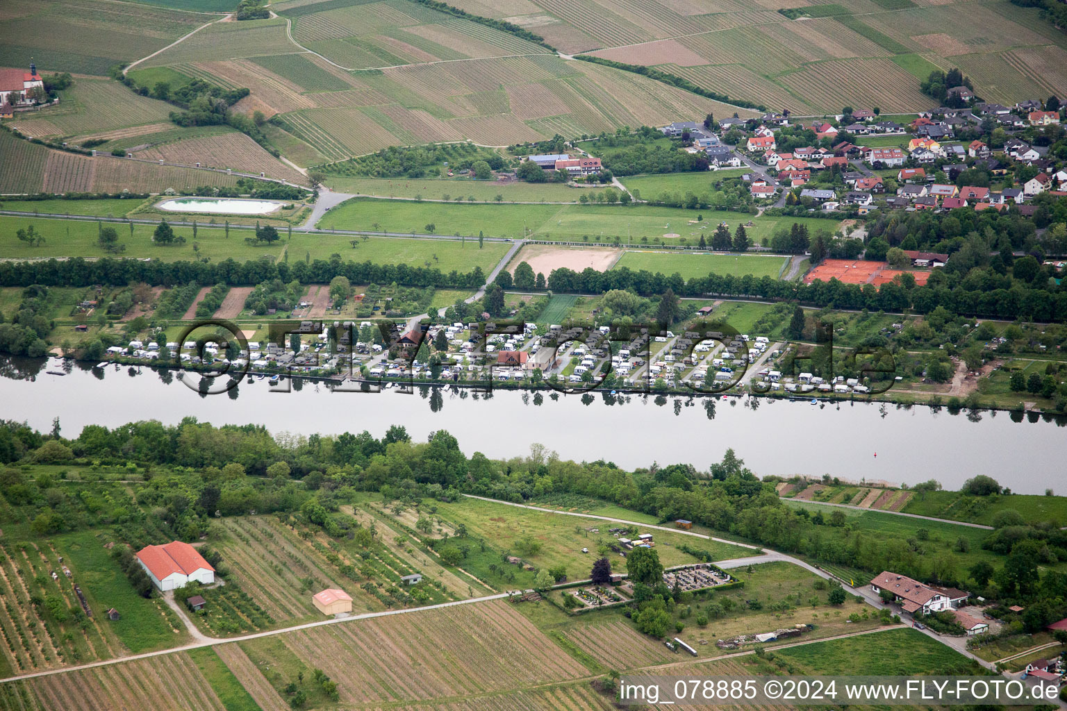 Vue aérienne de Volkach dans le département Bavière, Allemagne