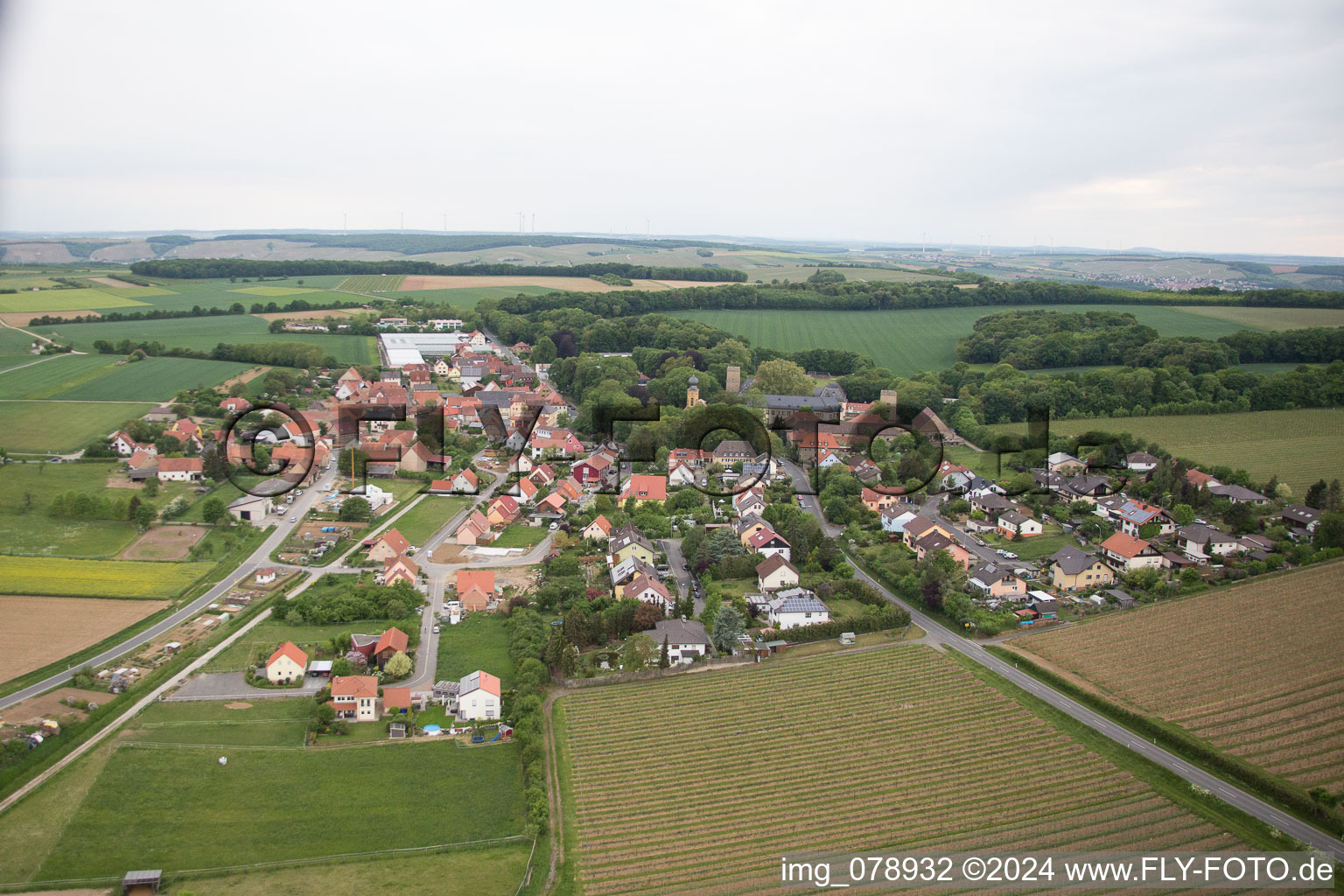 Vue aérienne de Quartier Gaibach in Volkach dans le département Bavière, Allemagne