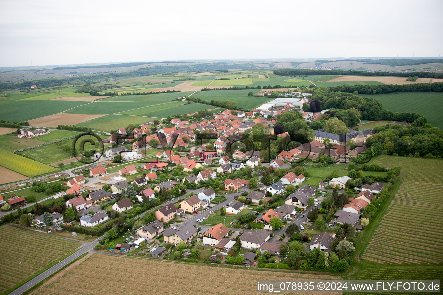 Vue aérienne de Quartier Gaibach in Volkach dans le département Bavière, Allemagne