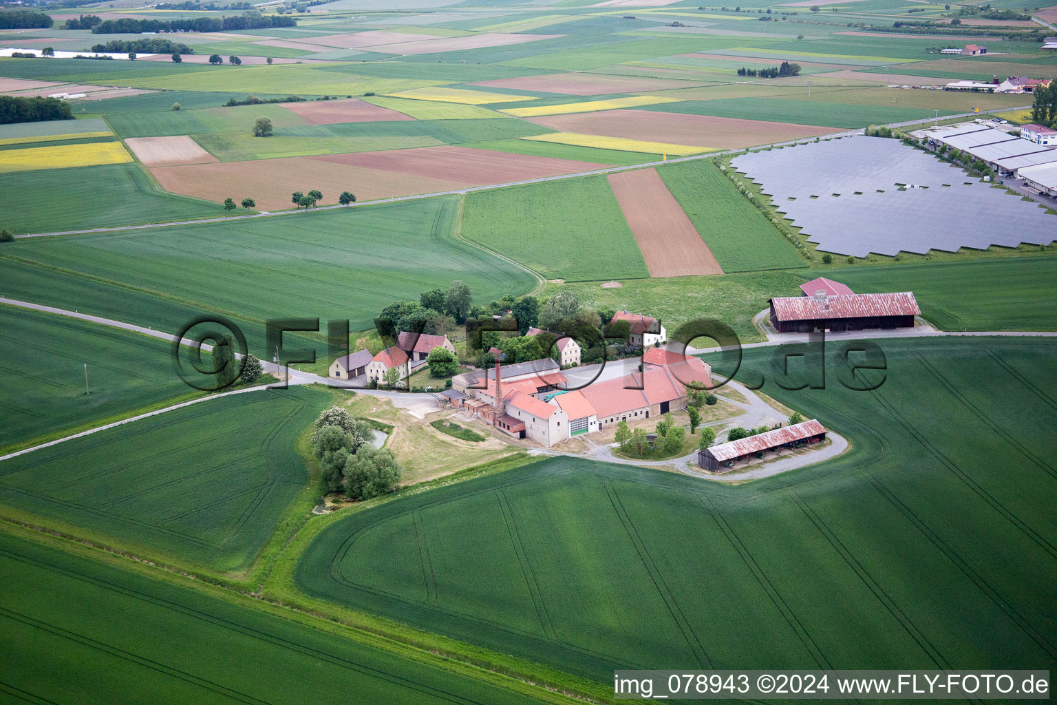 Vue aérienne de Kolitzheim dans le département Bavière, Allemagne