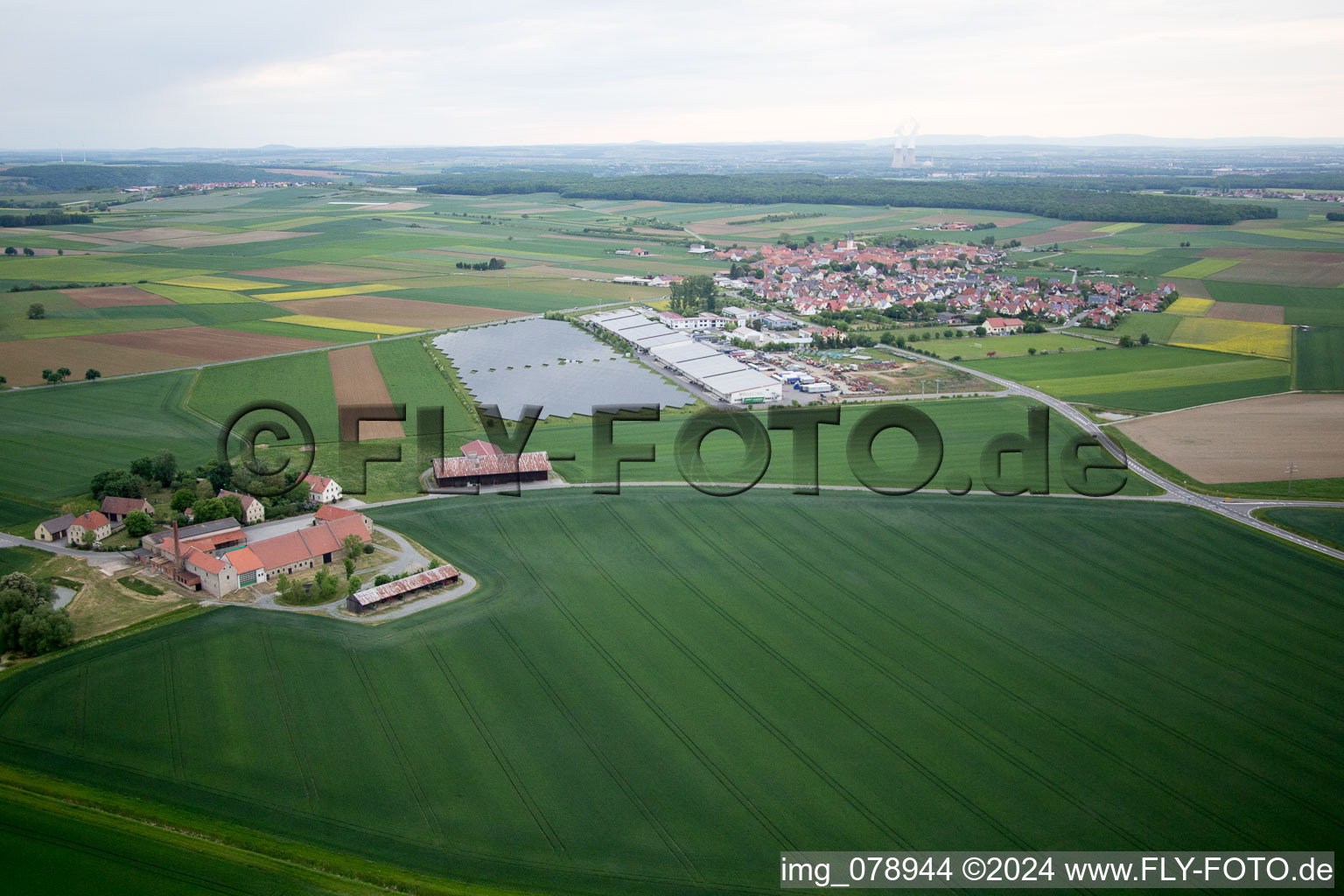 Vue aérienne de Kolitzheim dans le département Bavière, Allemagne