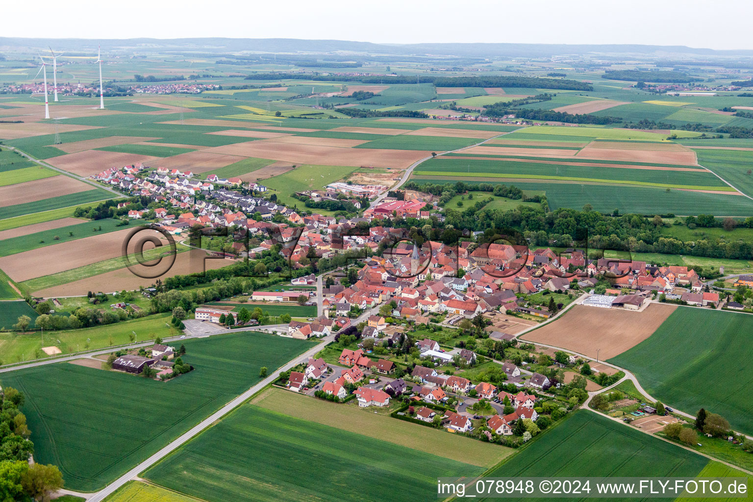 Vue aérienne de Vue sur le village à le quartier Zeilitzheim in Kolitzheim dans le département Bavière, Allemagne